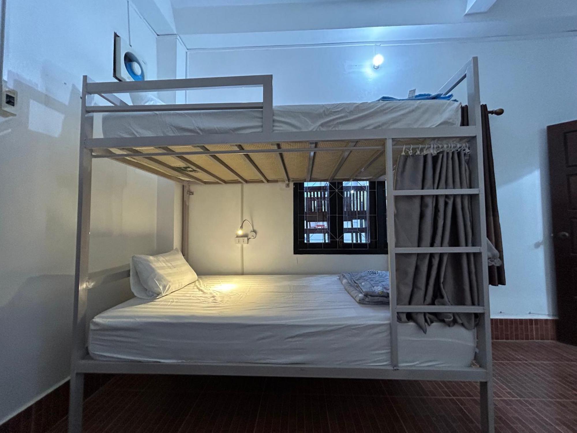 Vang Vieng Backpackers Hostel Eksteriør bilde