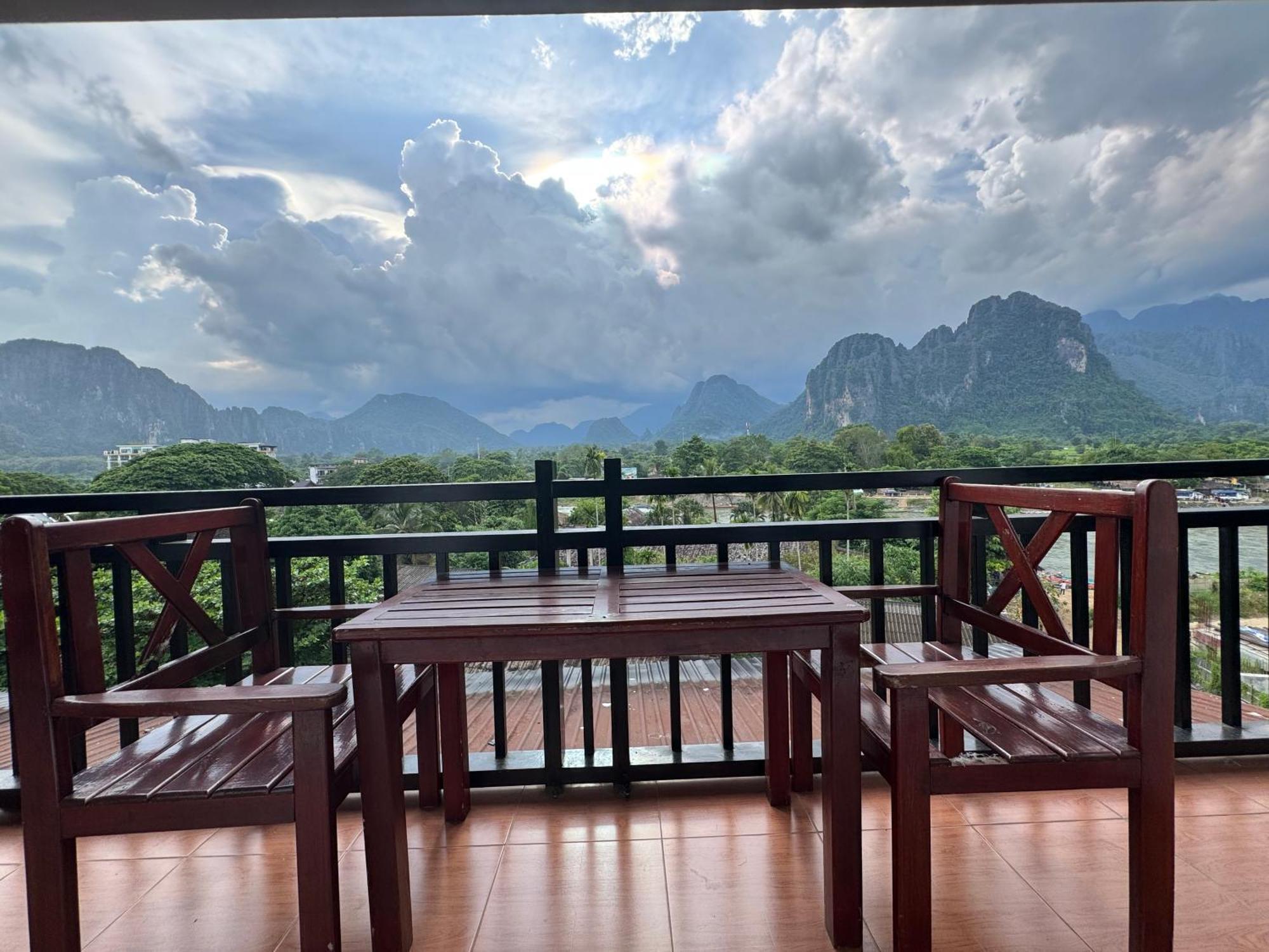 Vang Vieng Backpackers Hostel Eksteriør bilde